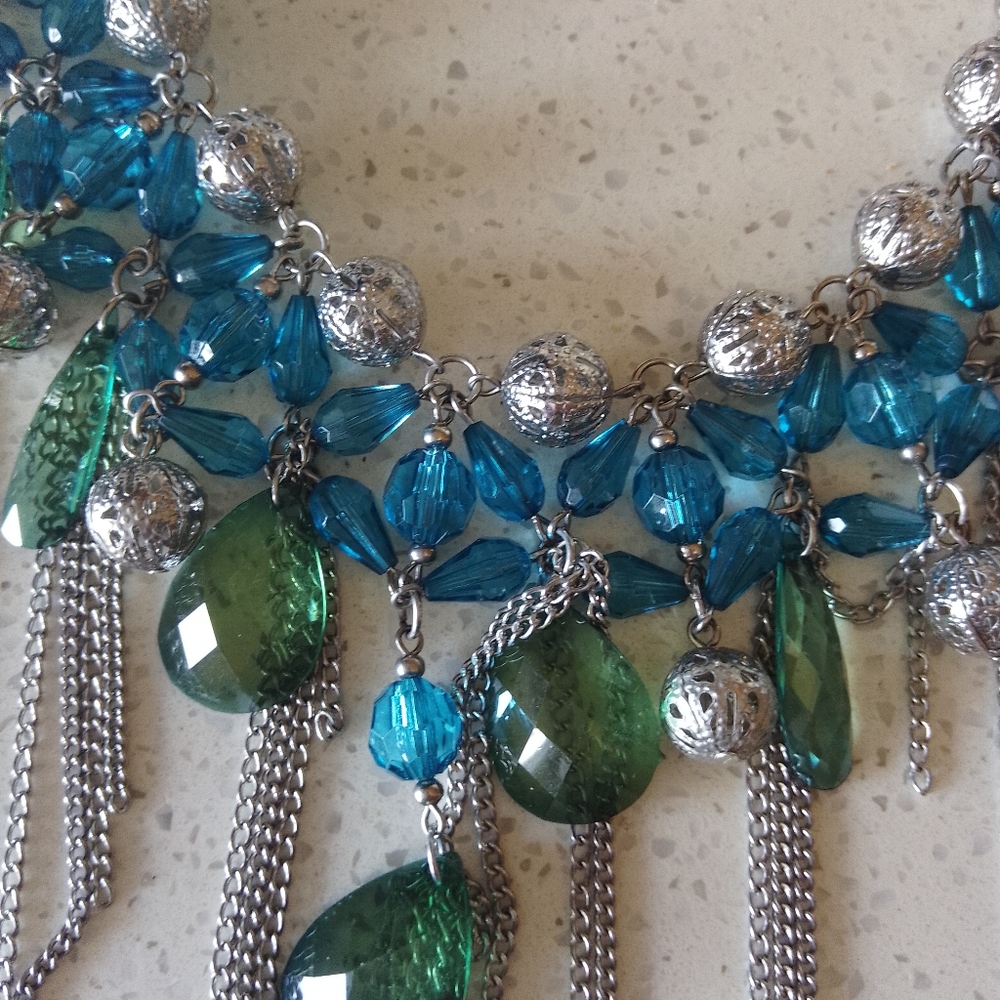 Stylish Necklace - Picture 4 of 4